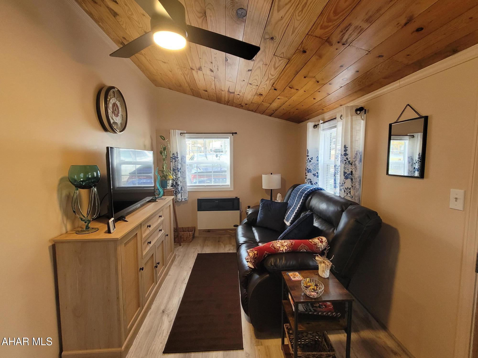 Glendale Yearound - Residential