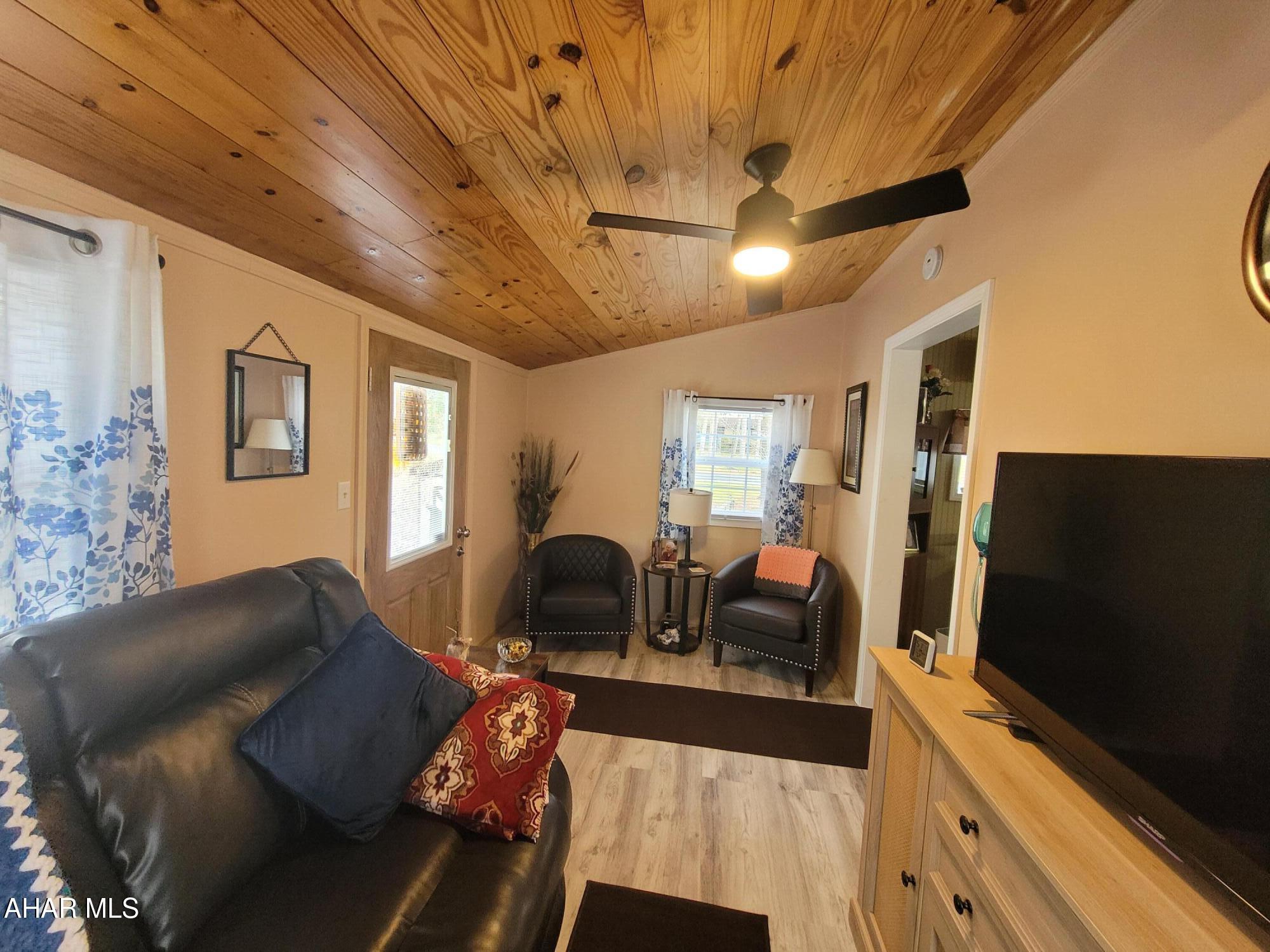 Glendale Yearound - Residential