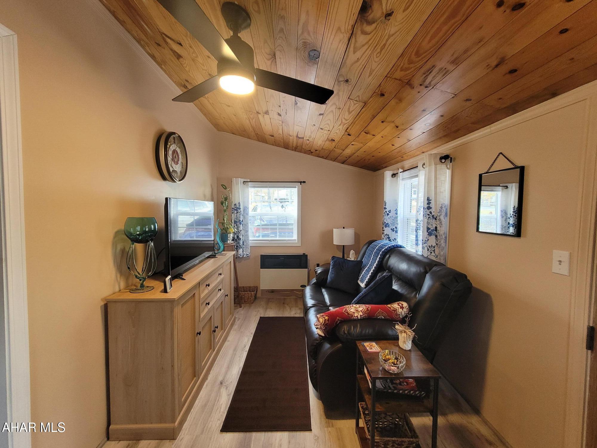 Glendale Yearound - Residential