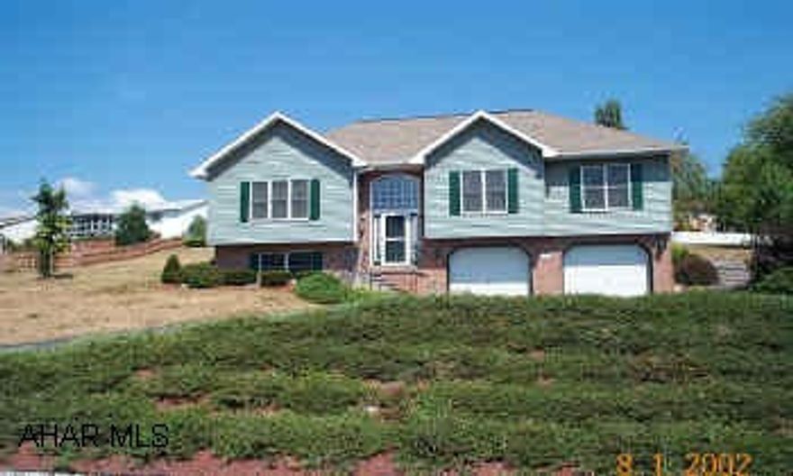 Fresh paint- Carpets- Beautifully decorated and cared for - Move in condition - Like New