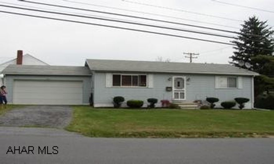 PLEASANT VALLEY RANCH HOME.  ORIGINAL OWNER AND METICULOUSLY KEPT.  FULL FINISHED LOWER LEVEL WITH  KITCHENETTE.  A MUST SEE!! PLEASANT VALLEY RANCH HOME.  ORIGINAL OWNER AND METICULOUSLY KEPT.  FULL FINISHED LOWER LEVEL WITH  KITCHENETTE.  A MUST SEE!!