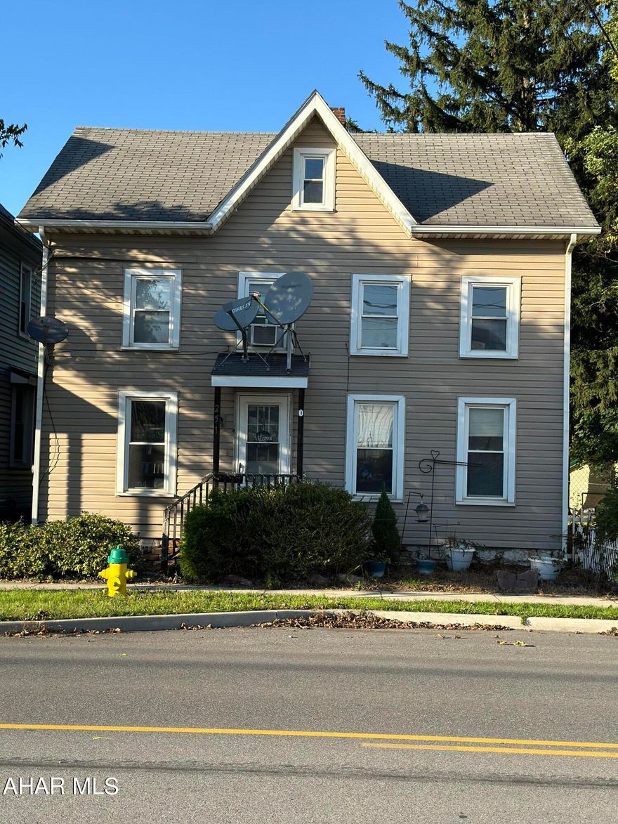 Attention Investors! This property is a fantastic opportunity with immense potential. Located in a prime area, it's ready for you to transform it into a lucrative investment. Whether you're looking to renovate and flip or hold and rent, this property offers the perfect canvas to create something truly special. Don't miss out on the chance to make it your own and capitalize on its promising future. Contact us today for more details and to schedule a viewing!