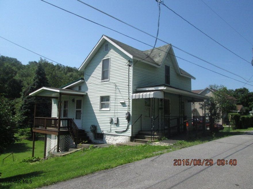 NICE PRIVATE LOCATION WITH LARGE LEVEL LOT