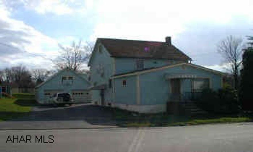 Loads of parking space detached-2-car garage with flagstone patio spacious Living Room with Bonus Room & Dining Room- Lg Kitchen -3 Bedroom Garage has loft for storage- New Furnance. CallDee for Showings Loads of parking space detached-2-car garage with flagstone patio spacious Living Room with Bonus Room & Dining Room- Lg Kitchen -3 Bedroom Garage has loft for storage- New Furnance. Call Dee for Showings