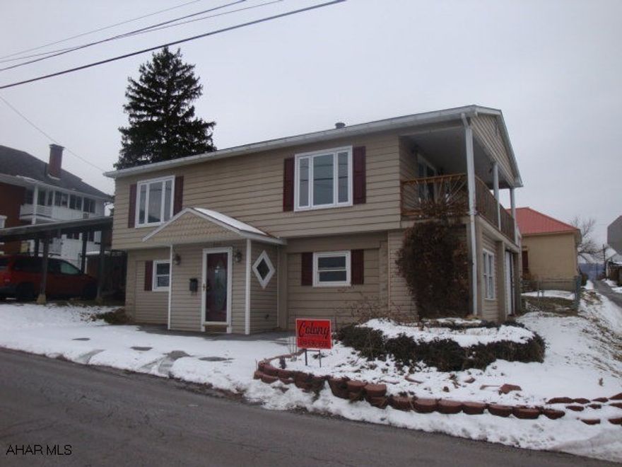 Raised ranch with a fully finished basement, pergo flooring, oak kitchen, Minimum earnest money deposit is $1,000 or 2% of contract price, whichever is greater, to be paid by cashiers check or certified funds payable to Colony Realty Group, LTD. Finished basement can either be 3 additional bedrooms OR a family room and 2 additional bedrooms. Partially fenced.