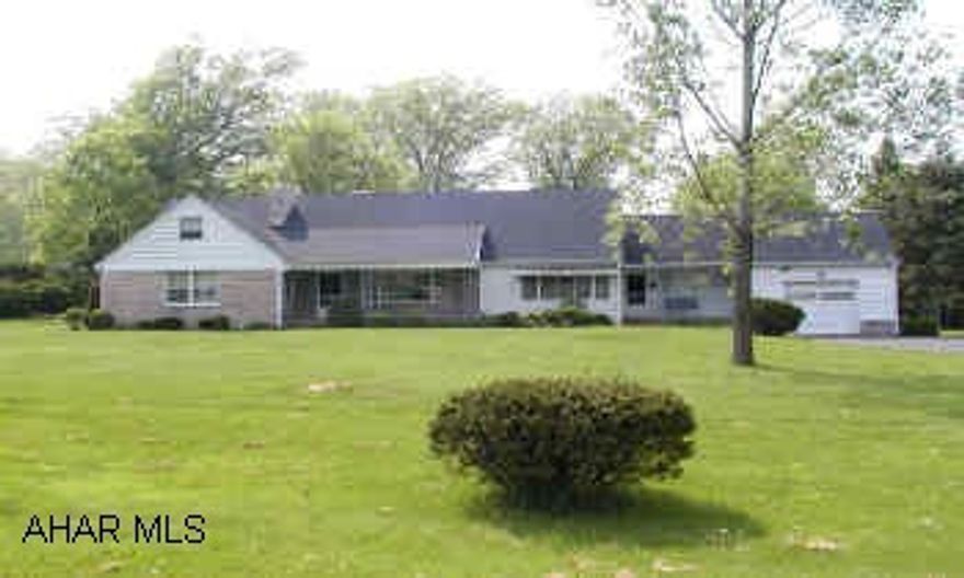 Great 2 story home with 4 or 5 bedrooms, 2 1/2 baths, fireplace, appliances.  Will have delayed possession till September.  Whole house attic fan. Great 2 story home with 4 or 5 bedrooms, 2 1/2 baths, fireplace, appliances.  Near hospital and schools.  Delayed possession till September. Whole house attic fan.