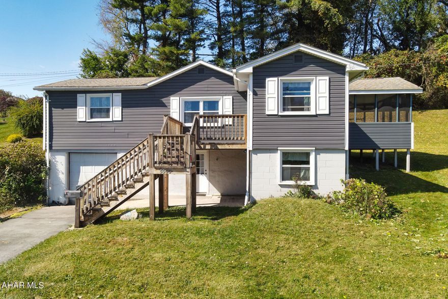 Ruskin Drive area. Home, and 2 additional lots included in sale. Finished basement, deck, screened in porch and additional recreation area in basement. Tax numbers are 01-14-19..-10.00-000 .21 acre - 01.14-19..-013.000 .14 Acre - 01.14-19.00-000