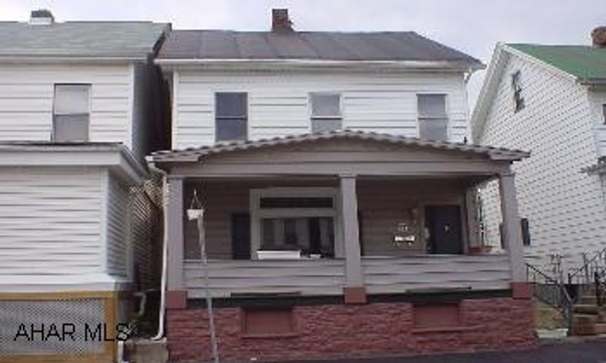 2 story frame w/ vinyl siding.  $500 selling bonus Great for 1st time  home buyers, newer kitchen, carpet, and furnace, 1st floor laundry and 1/2 bath,  good mechanics, little TLC would make this a nice home.  Being sold "AS IS", "WHERE IS".  $500 selling bonus.