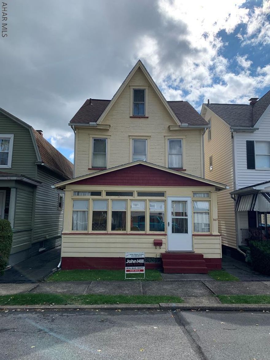 Great starter home. Level lot in a convenient area with detached garage. Home offers 3 bedrooms, 1 bathroom, and hardwood flooring throughout the living room and dining room.