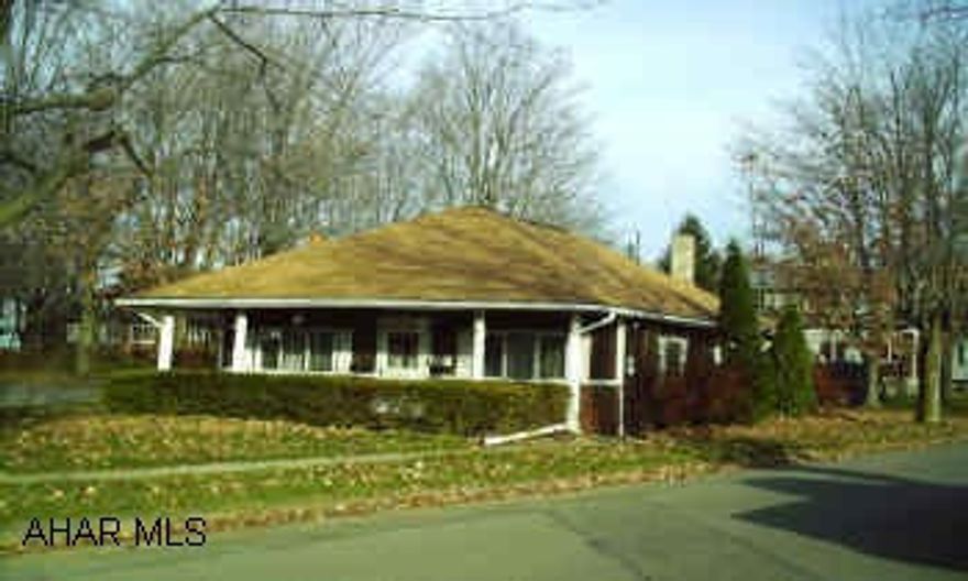 Fort Fetter Area - Unique triangle shaped lot: vacant - Contractor's Special - All carpet removed. 2 BR, 1 BA, CA, fenced yard, flood zone.    Fort Fetter Area - Unique triangle shaped lot: vacant - Contractor's Special - All carpet removed. 2 BR, 1 BA, CA, fenced yard, flood zone.