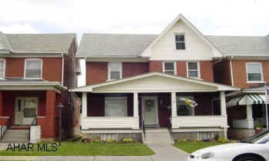 GREAT LOCATION !! Brick 3/4 Bedrooms, Bonus Room, Large Kitchen,2 Baths,Overside 2 Car Garage, Nice 30x140 Lot Close to Campus!!  Must see inside of this home.  GREAT LOCATION !! Brick 3/4 Bedrooms, Bonus Room, Large Kitchen,2 Baths,Overside 2 Car Garage, Nice 30x140 Lot Close to Campus!!  Must see inside of this home.