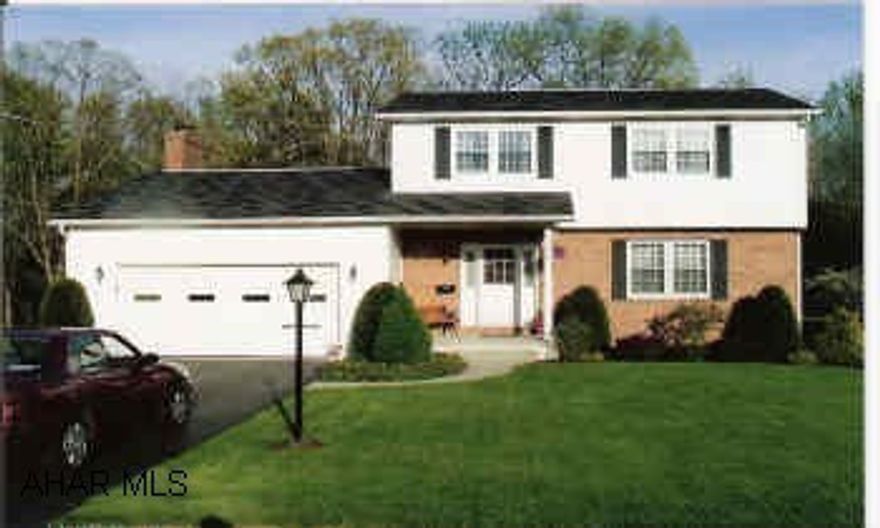 3-4 BR Colonial ,2 Story Brick/Vinyl-2.5 Baths, Covered Porch,Woodburning Fireplace in Family Room, 2nd floor Laundry,Finished Basement with Office & Workshop, Central Vac. 3-4 BR Colonial ,2 Story Brick/Vinyl-2.5 Baths, Covered Porch,Woodburning Fireplace in Family Room, 2nd floor Laundry,Finished Basement with Office & Workshop, Central Vac.