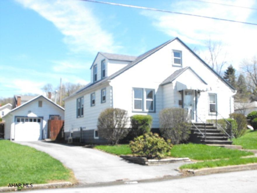 Super home with really nice kit & BA's.  Everything is modern from top to bottom.  Large bright rooms & lots of storage.  Oversized 1-car garage & terrific 16x32 inground pool for entertaining.  Covered patio. Family room would make a nice 3rd BR, has 3/4 BA off it.