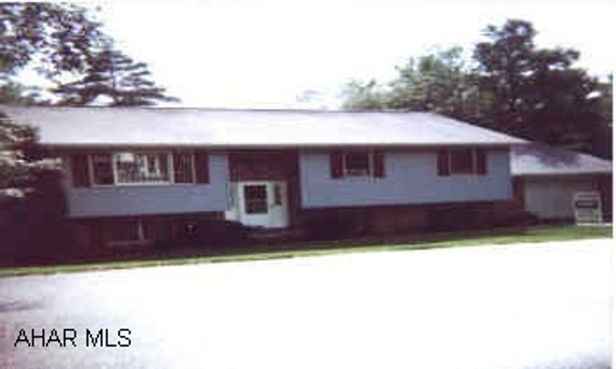 SUPER NICE BI-LEVEL. LARGER THAN IT APPEARS. A MUST SEE! FAMILY ROOM & OFFICE DEN/BEDROOM ON LOWER LEVEL. GRAT BACK YARD. COVERED DECK WITH VIEW. EASY ACCESS TO I-99.