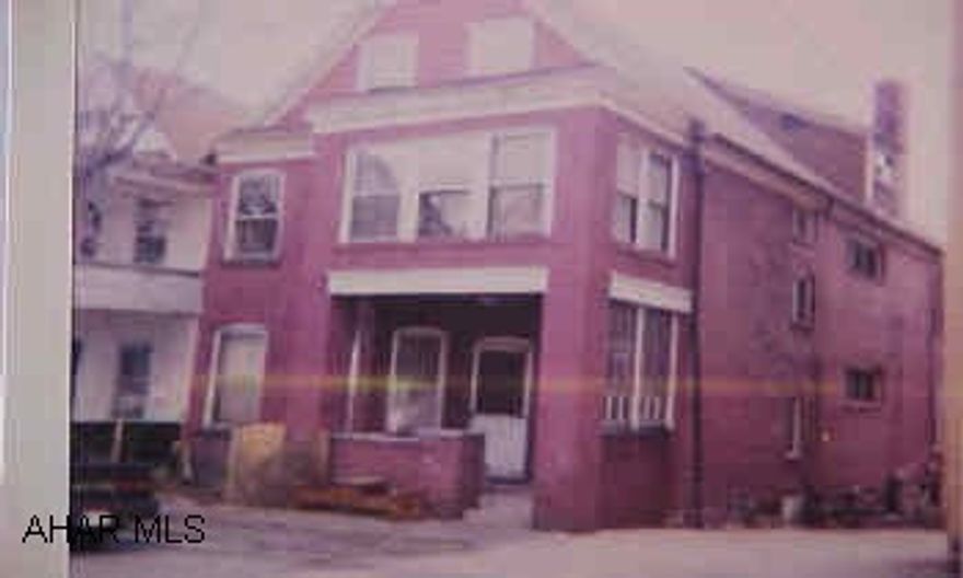 Nice brick triplex, hardwood floors, large sunnyrooms, off street parking, seperate utilities. Nice brick triplex, hardwood floors, large sunny rooms, off street parking, seperate utilities. MOTIVATED SELLER, WILL LOOK AT ALL OFFERS!