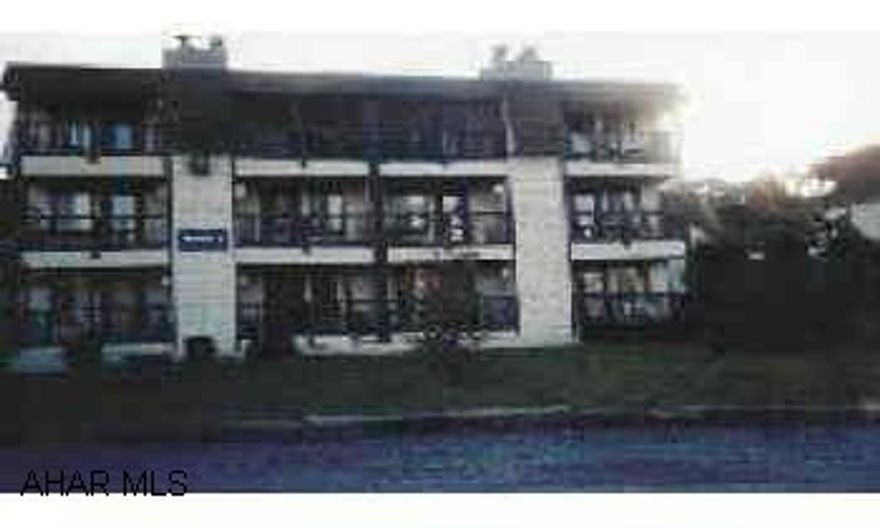 2BR Condo on 2nd floor - bull furnished - mthlly assoc dues of $175 include trash, cable, exterior maint. and use of pools, tennis courts, sauna & jacuzzi 2BR Condo on 2nd floor - bull furnished - mthlly assoc dues of $175 include trash, cable, exterior maint. and use of pools, tennis courts, sauna & jacuzzi   Electric system - breaker