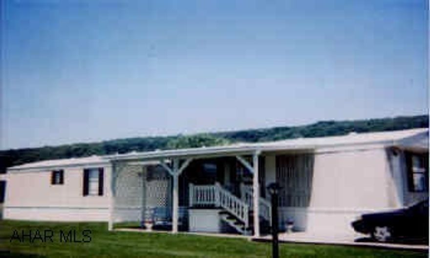 LIKE NEW 1990 SKYLINE 14X70 MOBILE HOME ON RENTED LOT. LOT RENT IS 178.50 PER MONTH, INCLUDES WATER, SEWER, TRASH. BUYER MUST BE APPROVED BY PARK MANAGER, NO PETS ALLOWED.