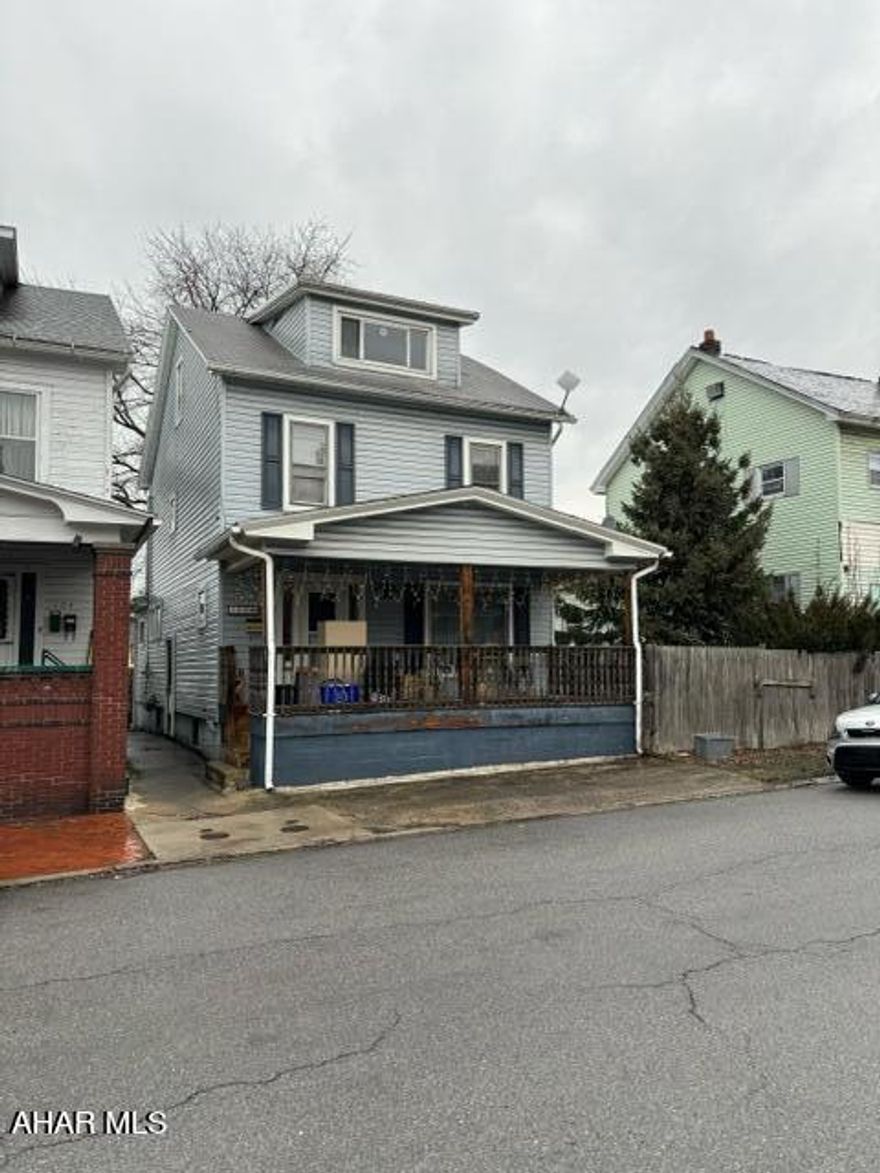 Charming fixer upper with 3 bedrooms and 2 bathrooms just awaiting some creative charm to bring it back to life! 

Buyers to confirm taxes, sq footage, and lot size.
