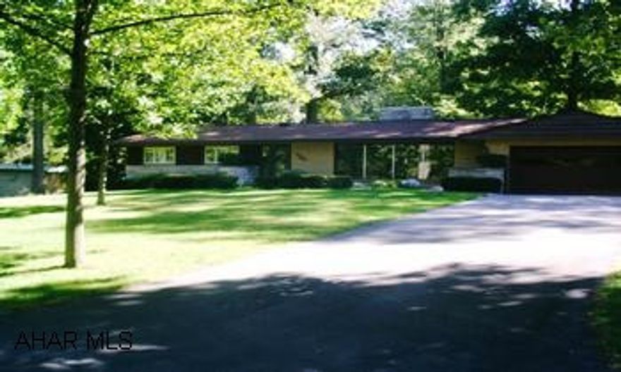 LARGE RANCH IN BELLMEADE. 3 BEDROOM, 1.75 BATH, HARDWOOD FLOORS. ALL APPLAINCES INCLUDED. LARGE RANCH IN BELLMEADE. 3 BEDROOM, 1.75 BATH, HARDWOOD FLOORS. ALL APPLIANCES INCLUDED.