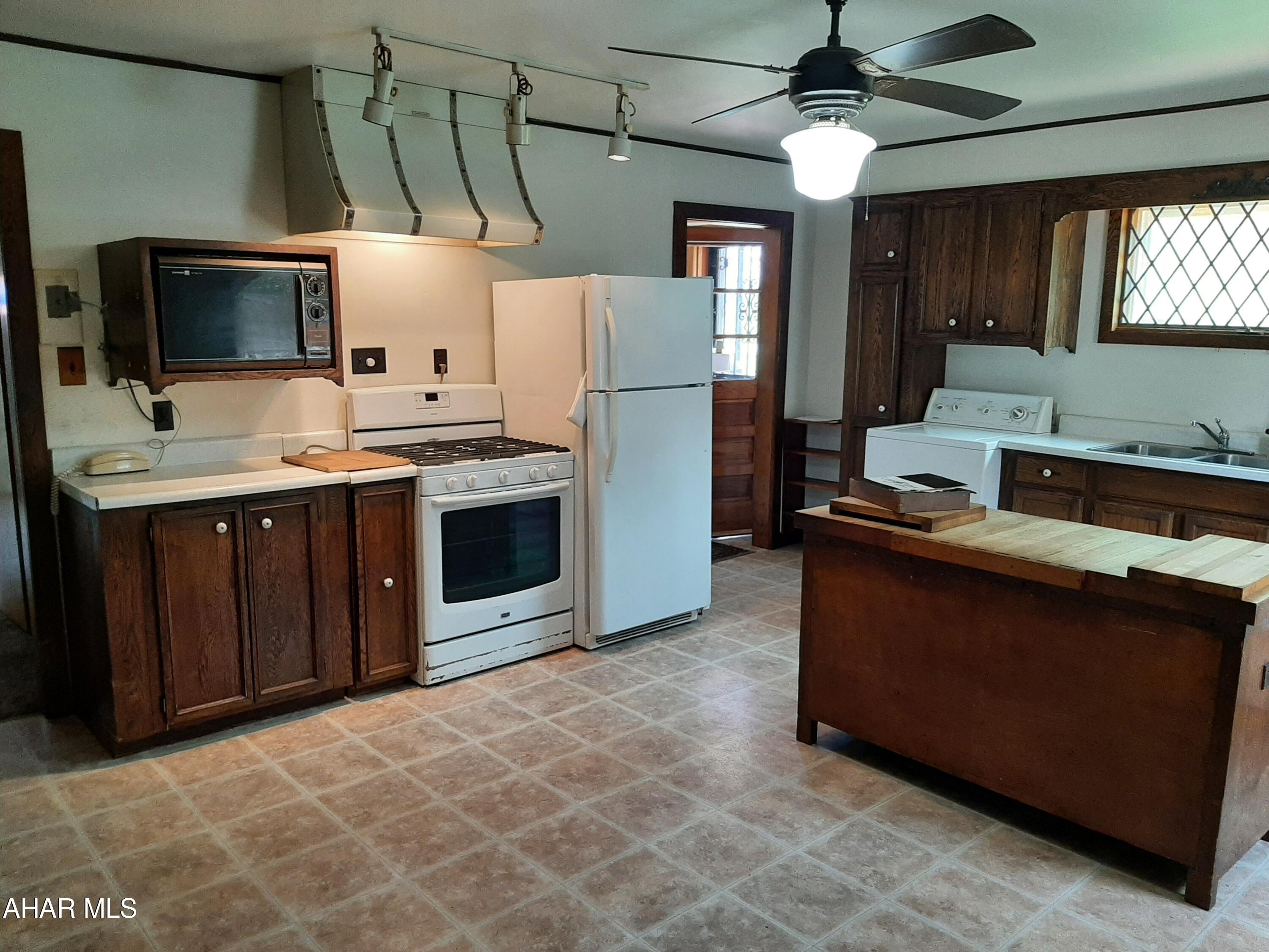 Mountain House Grounds - Residential