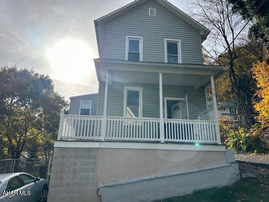 Very nice home ready to move into. This home offers 3 bedrooms and 1 bath, 1 car garage and fenced side yard.