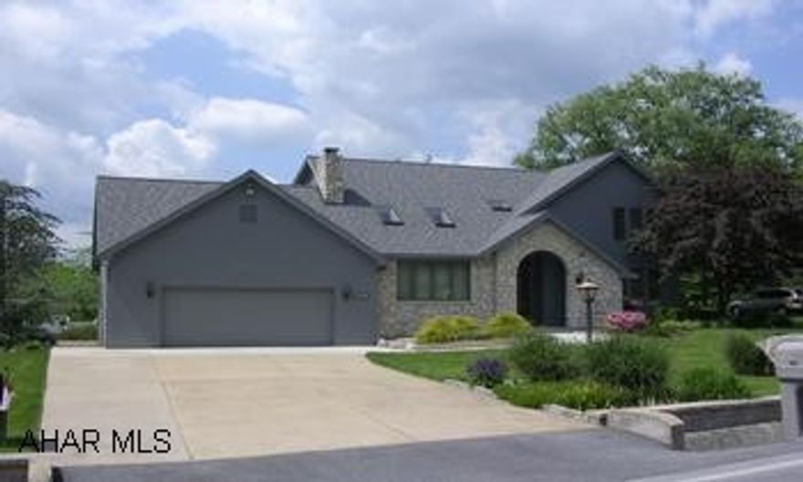 A BEAUTIFULLY WELL MAINTAINED LARGE 2 STORY CEDAR W A 2 STORY OPEN FOYER ON A LARGE LOT, 3 BR. 3.5 BATHS, COULD BE A 4TH BEDROOM IN THE BASEMENT, 2 CAR ATTACHED HEATED GARAGE, BRING YOUR BEST OFFER! MOVE IN TODAY! AGENT OWNED A BEAUTIFULLY WELL MAINTAINED LARGE CEDAR W/ A 2 STORY OPEN FOYER ON A CORNER LOT  2 CAR ATTACHED HEATED GARAGE.--BRING YOUR BEST OFFER! MOVE IN TODAY!      AGENT OWNED.