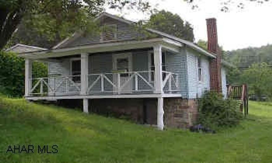 SWEET BUNGALOW.  UPDATED WITH ALMOST 1/2 ACRE YARD.  CALL DARLA 696-1227 OR 946-4343 X131. AS IS.  WWW.EBAY.COM/REO.  CUTE BUNGALOW IN CONVENIENT AREA.  LARGE YARD, NICE DECK, VINYL SIDING AND WINDOWS.