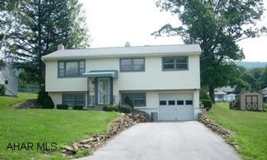 Extremely well-cared for bi-level in Pleasant Valley. 3 bedrooms, 2 baths, rec. room, C/A, & all appliances. Call Ace 944-9377. Extremely well-cared for bi-level in Pleasant Valley. 3 bedrooms, 2 baths, rec. room, C/A, & all appliances. Call Ace 944-9377.