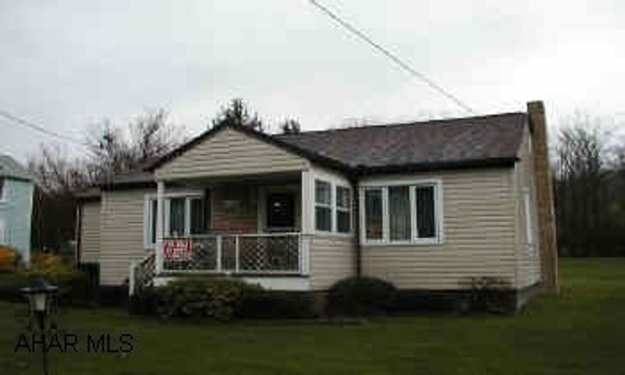 Beautifully remodeled home featuring a modern kitchen & bath, master br w/ a walk in closet, living room w/ a propane fireplace, 2 car garage, 200 Amp CB....all this and so much more on over 1/2 of an Acre.  EXCELLENT CONDITION! MUST SEE! Beautifully remodeled home featuring a modern kitchen & bath, master br w/ a walk in closet, living room w/ a propane fireplace, 2 car garage, 200 Amp CB....all this and so much more on almost 3/4 of an Acre.  EXCELLENT CONDITION! MUST SEE!