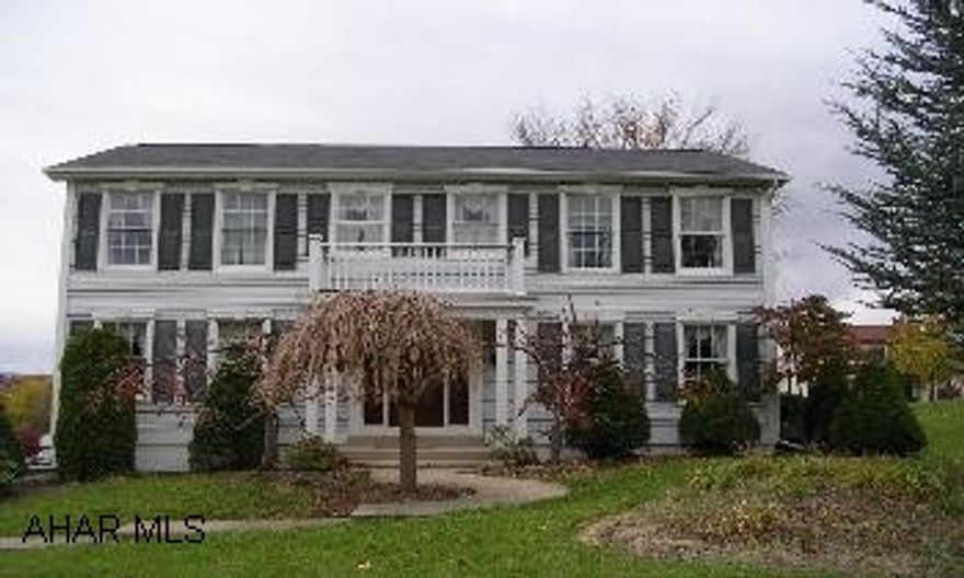 CHARMING 2 STORY IN HALLOWDALE. NICE 1ST FLOOR FAMILY ROOM. DECK OFF THE KITCHEN.