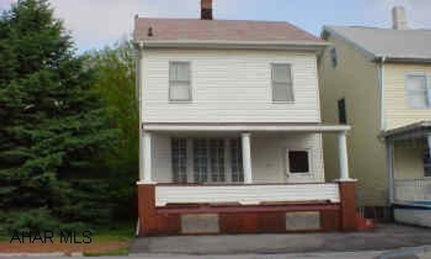 2 STORY ALUMINUM SIDED, LEVEL LOT, HOUSE NEEDS TLC BUT IN REHAB AREA/CITY FUNDING 2 STORY ALUMINUM SIDED, LEVEL LOT, HOUSE NEEDS TLC BUT IN REHAB AREA/CITY FUNDING