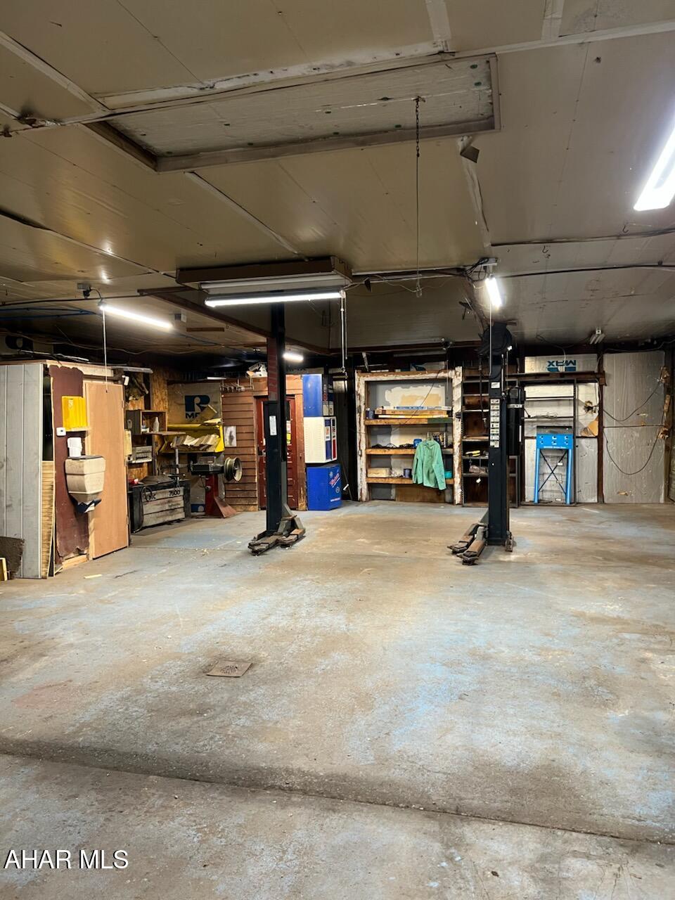 East End - Commercial Sale