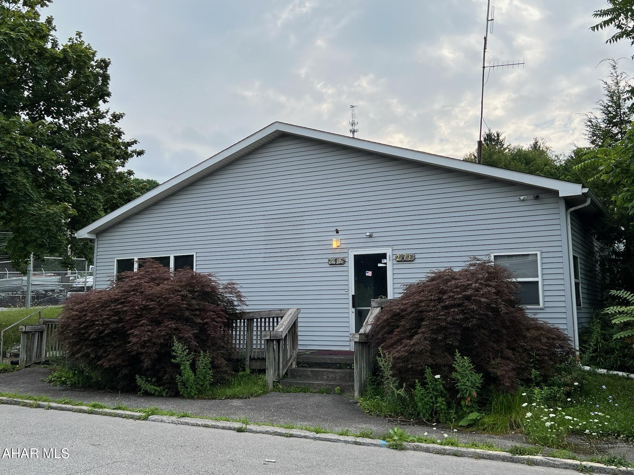 East End - Commercial Sale