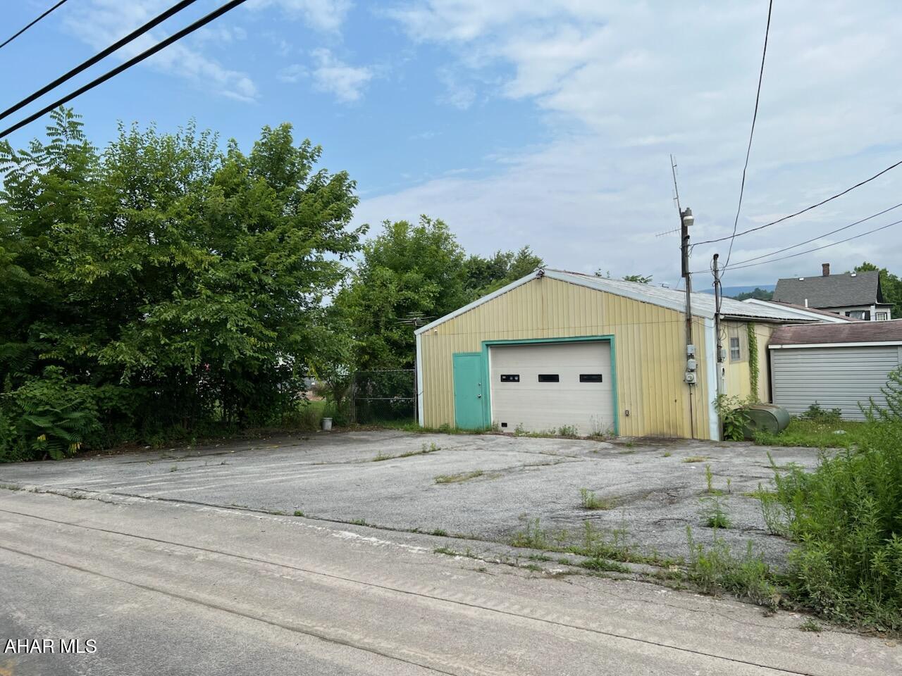 East End - Commercial Sale