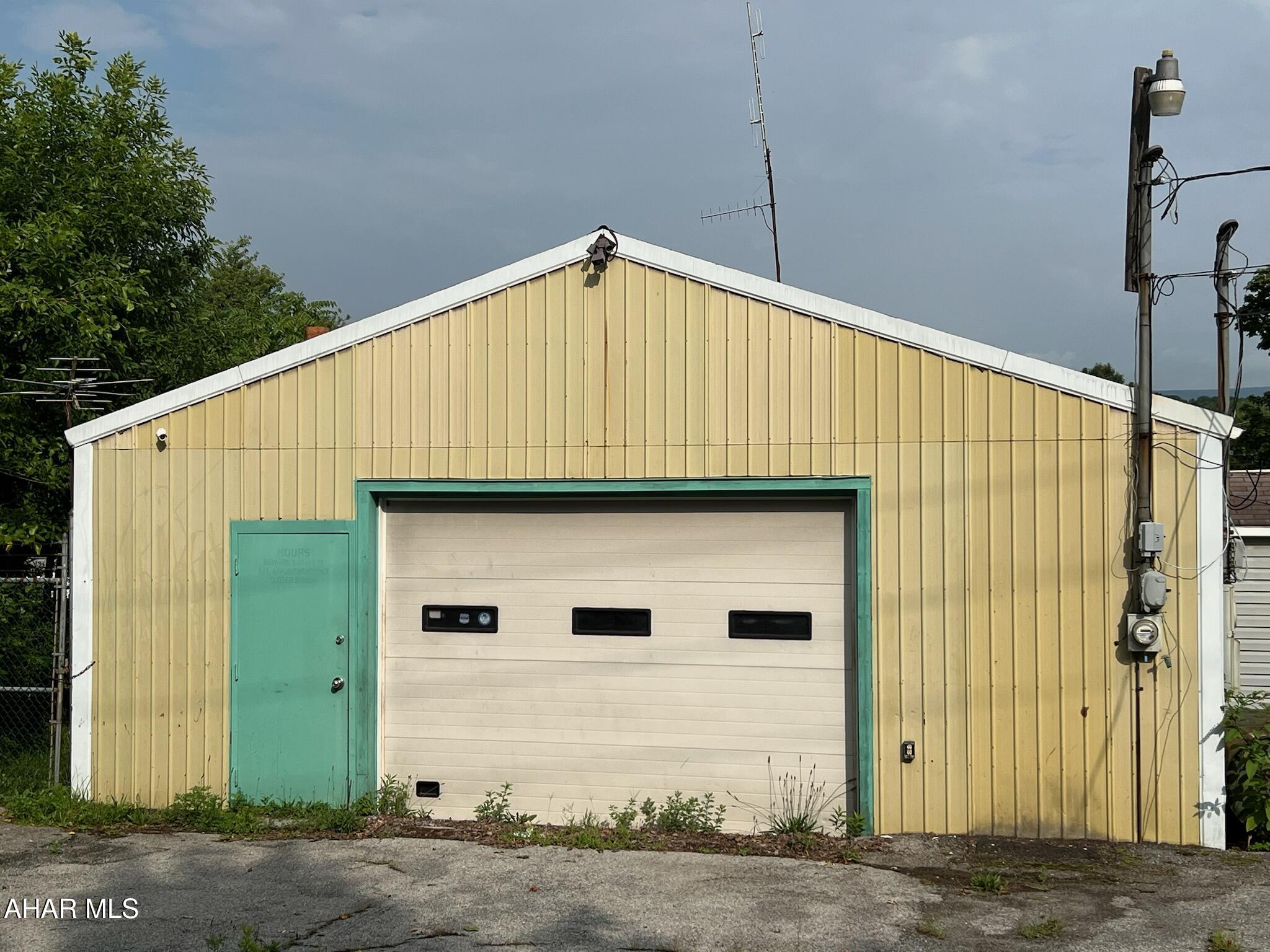 East End - Commercial Sale