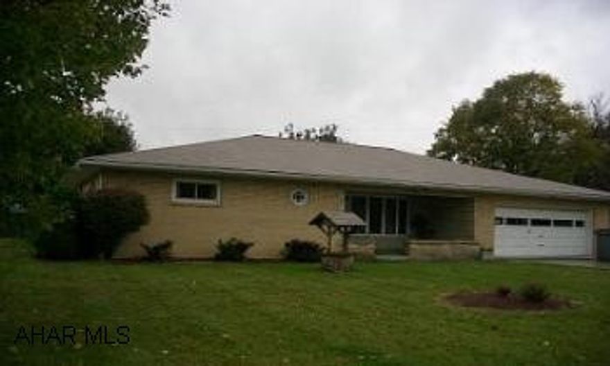 Well-built all brick rancher on large corner lot. Formal LR, plus large room off kitchen could be family or rec room. 15 x 12 screened porch, lots of storage throughout including above garage and attic. See visual tour. Well-built all brick rancher on large corner lot. Formal LR, plus large room off kitchen could be family or rec room. 15 x 12 screened porch, lots of storage throughout including above garage and attic. See visual tour.