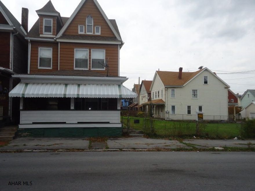 This house is move in ready! Large house on 3 city lots. This one is a must see!