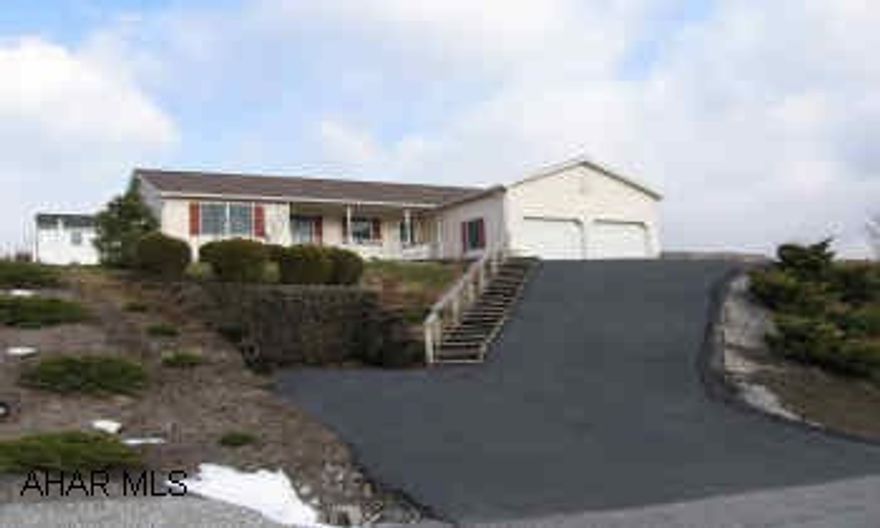 MAINTENANCE FREE HOME IN CONVENIENT NEIGHBORHOOD.  ONE STORY LIVING.  NEW CARPET AND CERAMIC TILE.