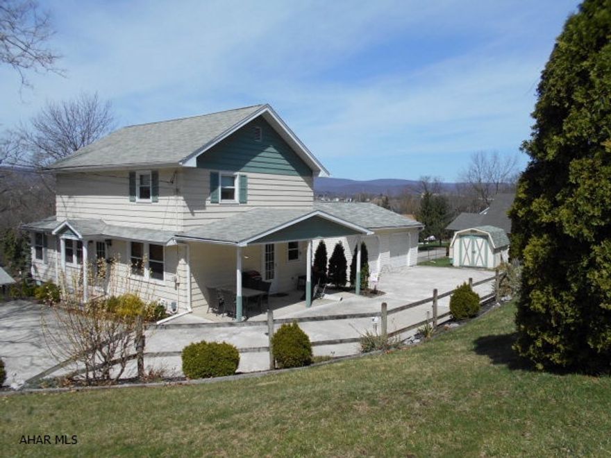 Great home in Lakemont. Very clean and crisp.New carpets thru out. Enjoy the fire works from the yard. This home also offer a 25x26 two car garage.