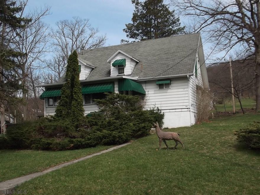 14-15AV-18-1, 17 & 15-1    100X125,  75X127 irr, 75X112.  Lakemont. 1 1/2 story, aluminum sided, 3 BR house with MBR on the 1st floor. 1 3/4 BA, Modern eat-in kitchen, carport. 0.70 acres.