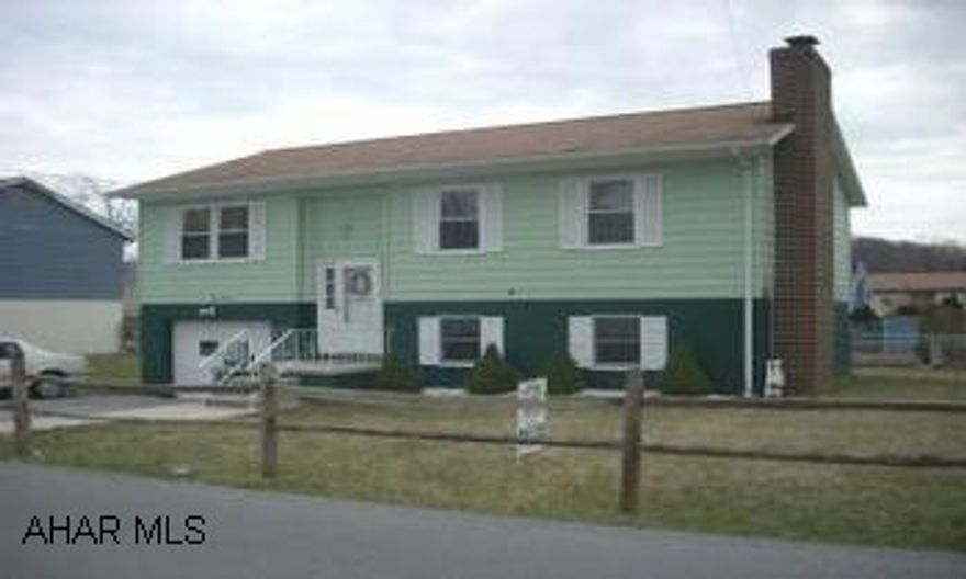 Immaculate 3 bedroom, 1.5 bath, bi-level in great neighborhood. Central air, finished basement, large kitchen. Large, flat fenced backyard, 1 car garage. Move-in ready! Immaculate 3 bedroom, 1.5 bath, bi-level in great neighborhood. Central air, finished basement, large kitchen. Large, flat fenced backyard, 1 car garage. Move-in ready!