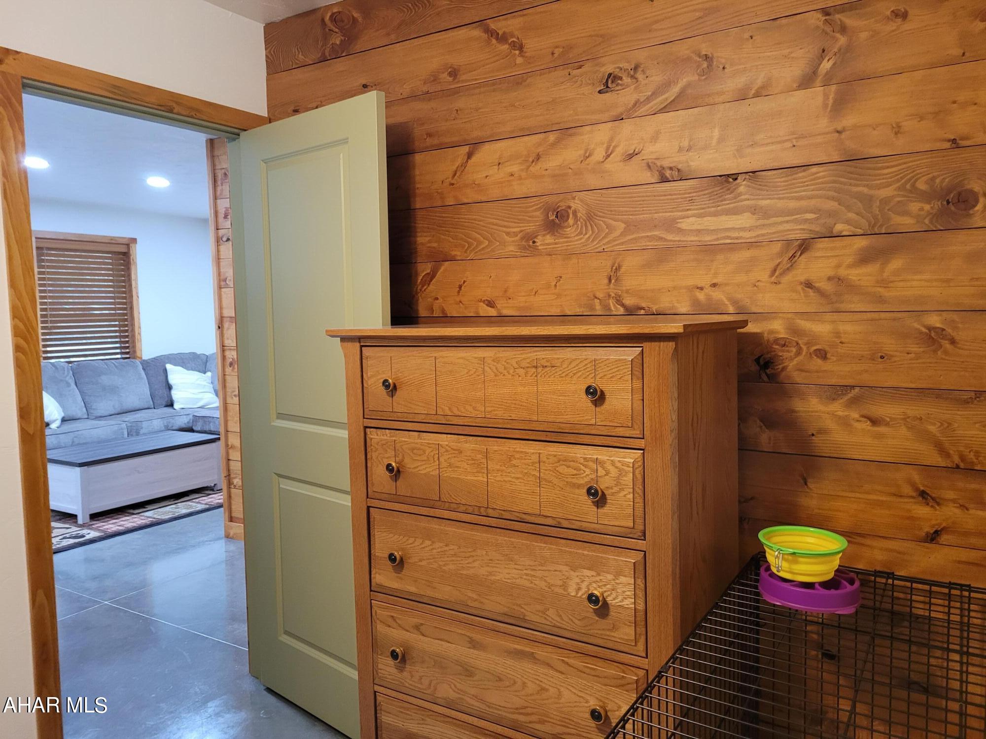 Glendale Yearound - Residential