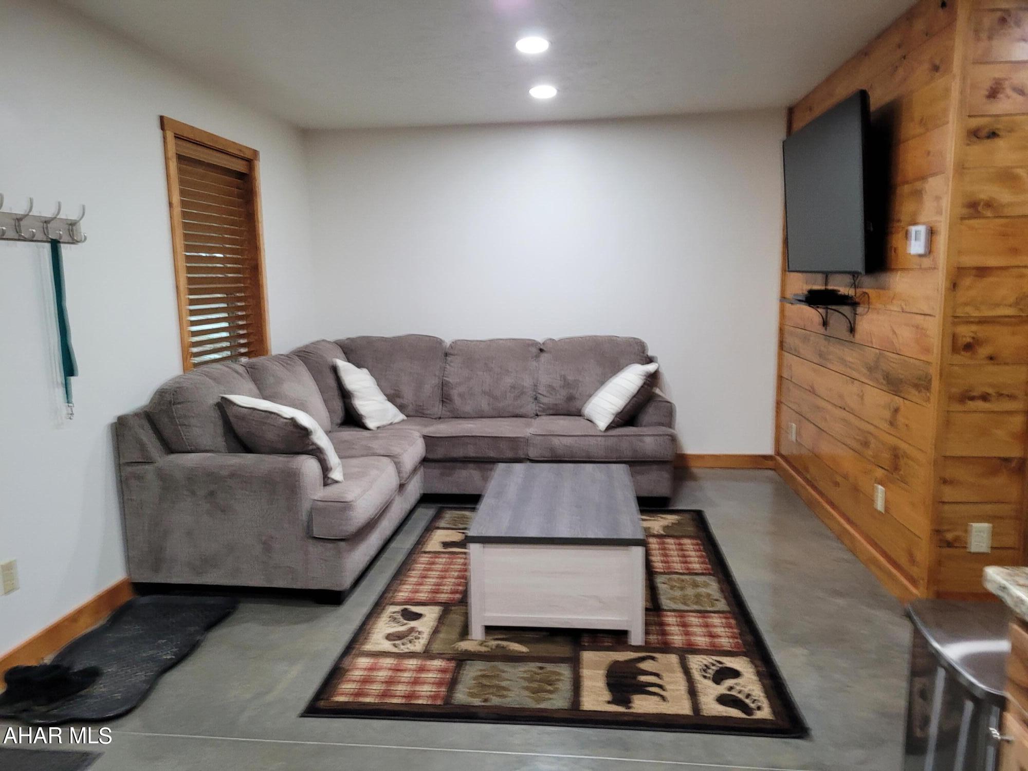 Glendale Yearound - Residential