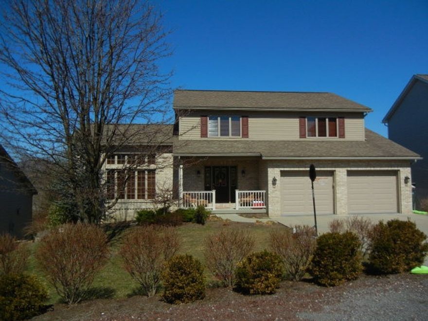 Ready to move-in. Immaculate 3 bed., 3.5 bath home in Edgewood. Open floor plan in kitchenwith granite  countertops. laminate flooring, stainless steel appliances and sep. eating area.Great rm with tray  ceiling, gas corner fireplace, Master bath with granite counters(dual sinks), sep. shower and Jacuzzi.Laundry off m. bath. Finished lower level with bath and sauna. Custom wooden shades thoughout. High end light/ceiling fans. Covered porch. Vinyl fenced yard. Heated garage, new garage doors.