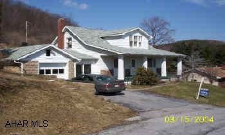 one half story very well kept stove, refrig, oven , washer , dryer included