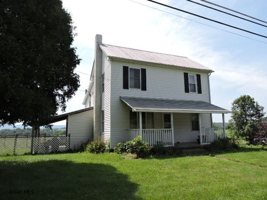 Quaint old farmhouse with large eat-in with modern oak kit.  Countryside 1 stall barn.  Nice covered patio off kitchen.  Easy commute to Altoona, State College, or Huntingdon.