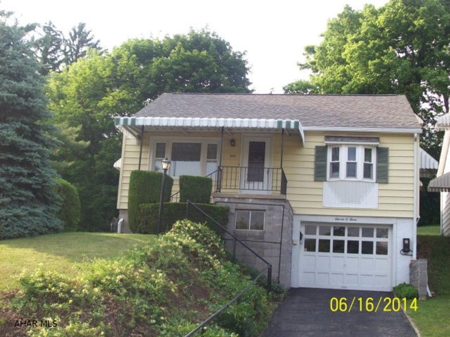 Very nice 1 story 2 bedroom, finished basement, new roof in Hollidaysburg boro,  large lot plus 1 car garage.