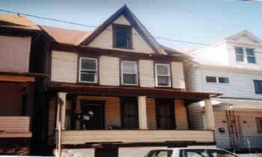 2 1/2 Story Needs paint and hard work.