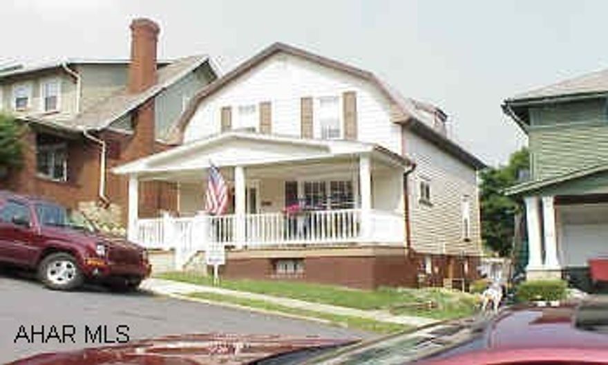 Super house with kick-butt oak kitchen, newer vinyl windows, newer gas FHA furnace with central air and air cleaner.  Beautifully decorated, gas fireplace in living room and private rear patio. Modern bath.  Excellent condition, ready to move into.
