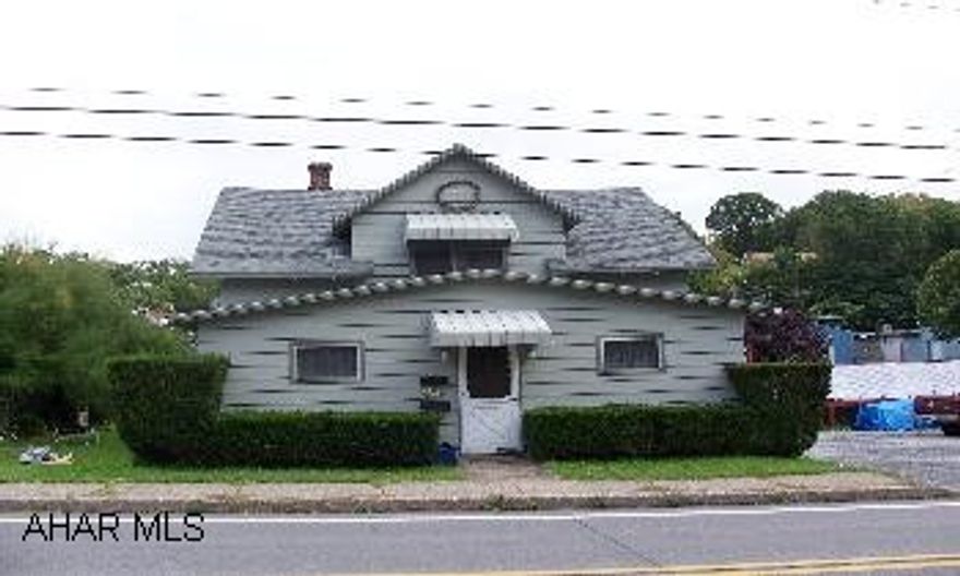 Cute!! 3 Bedroom; 1 1/2 Bath; newer roof, windows, carpet; 200 amp electric; nice corner lot; detached  garage, all appliances stay - low taxes. Cute!! 3 Bedroom; 1 1/2 Bath; newer roof, windows, carpet; 200 amp electric; nice corner lot; detached  garage, all appliances stay - low taxes.